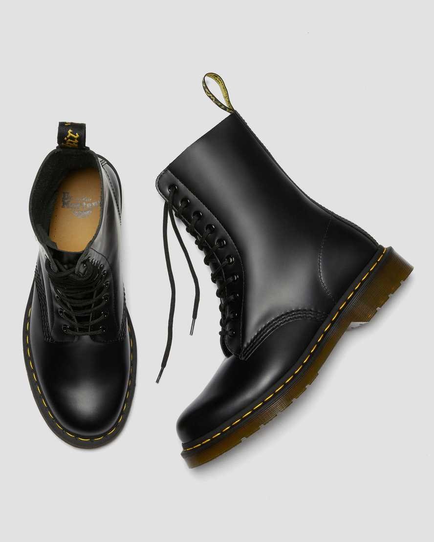 Black Smooth Leather Women's Dr Martens 1490 Smooth Leather Lace Up Boots | OUZ-470916